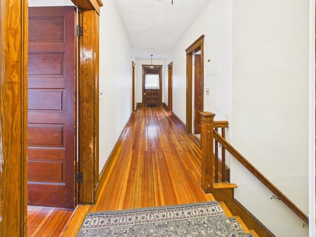 Building Photo - 5-7 Hoyle St