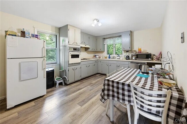 Building Photo - Ackerman Ave