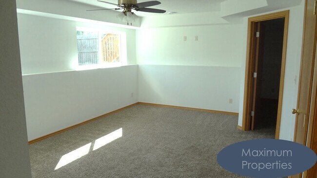 Building Photo - 5513 W Oakcrest Dr