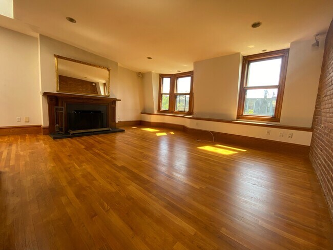 Building Photo - 14 Holyoke St