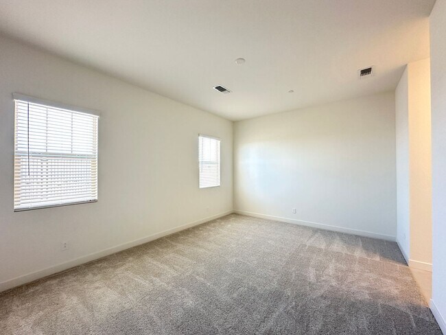 Building Photo - Summerlin Village