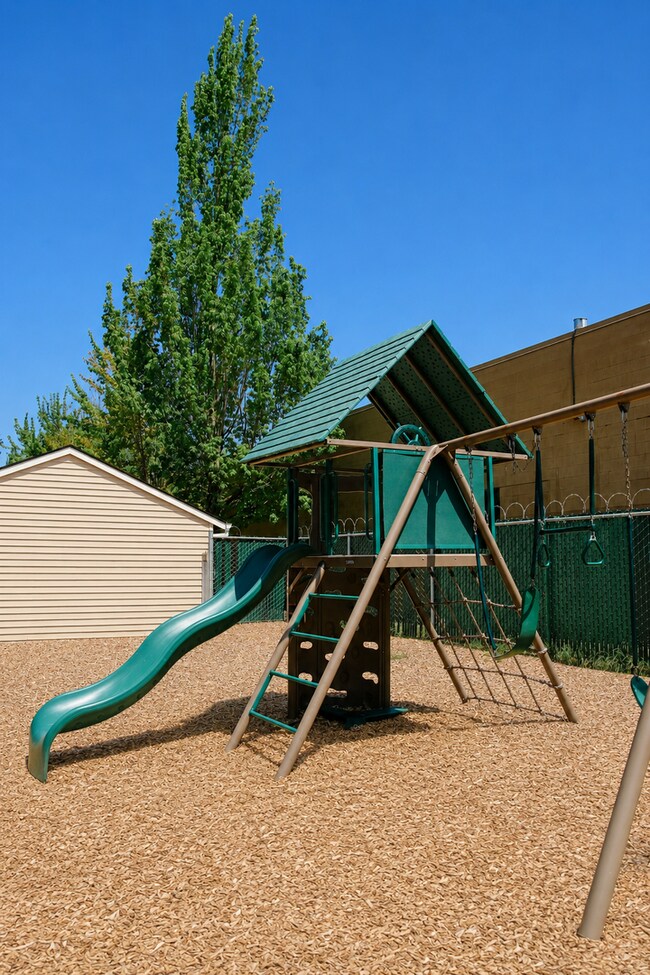 Building Photo - FREE August Rent! Spacious 1-Bedroom with Vaulted Ceilings & In-Unit Laundry!