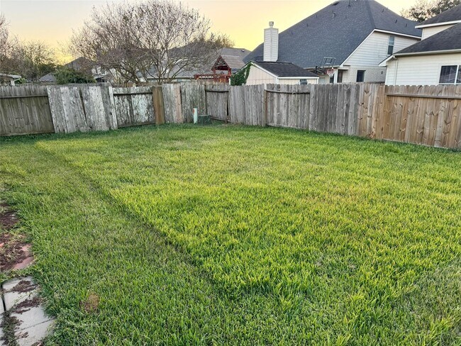 Building Photo - 835 Dracena Ct