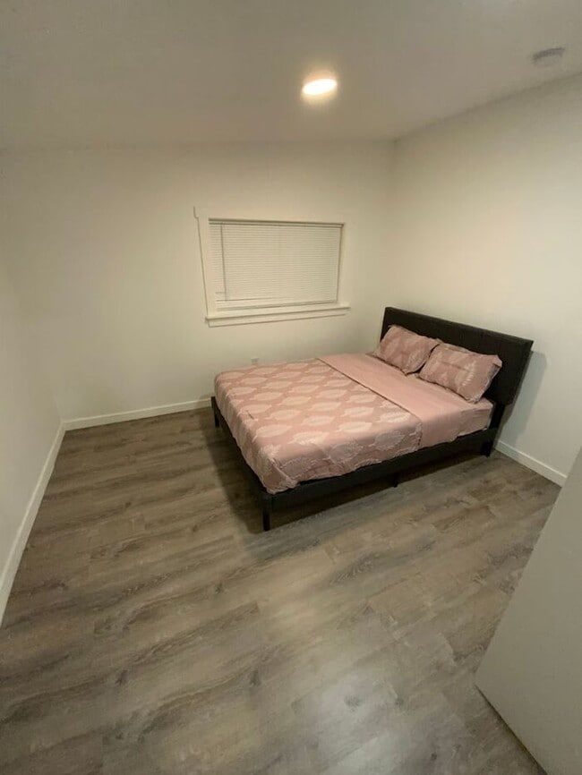 Building Photo - AVAILABLE NOW!!! Puyallup Valley 2bdr 2 bath