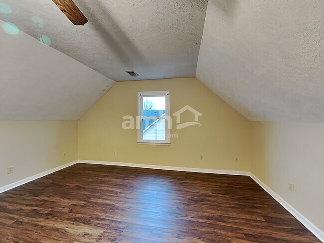 Building Photo - 214 St Lukes Ln