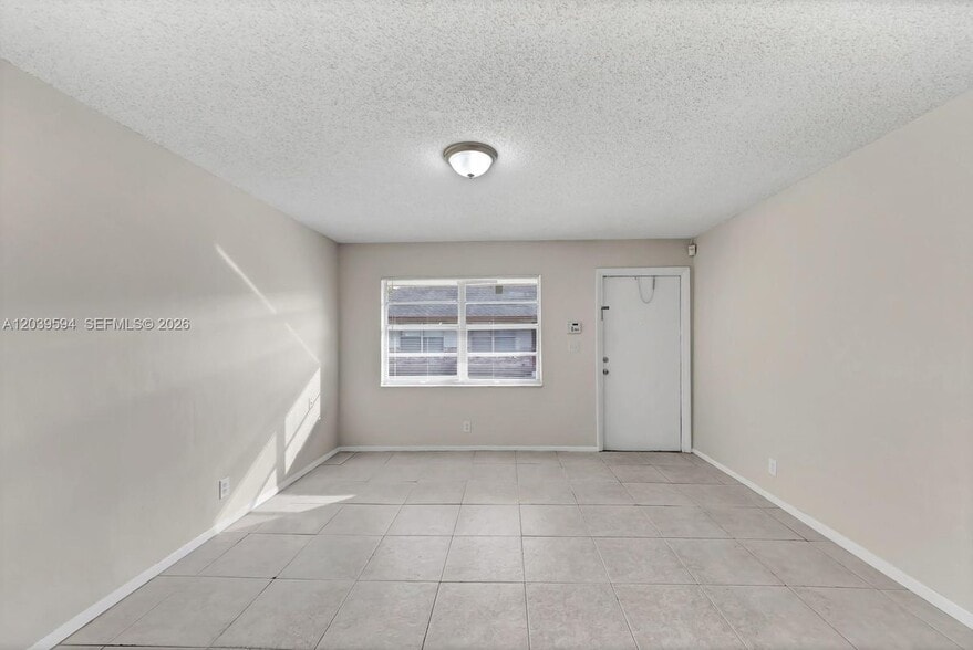 Building Photo - 2610 Riverland Dr