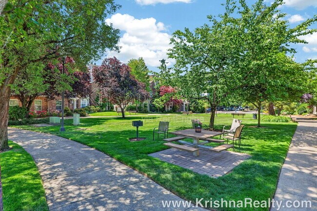Building Photo - 1175 NE 64th Ln