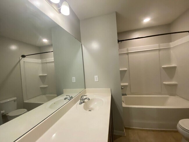 Building Photo - 35 S Grey Abbey Dr