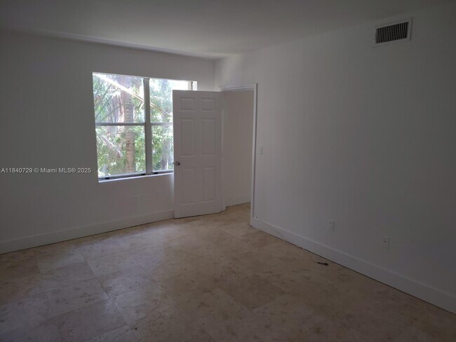Building Photo - 1008 Jefferson Ave