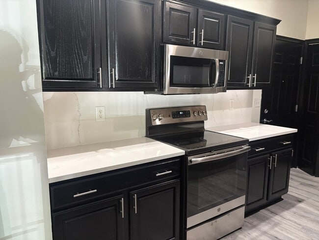 Building Photo - 2BR/2BA in Southwest Champaign