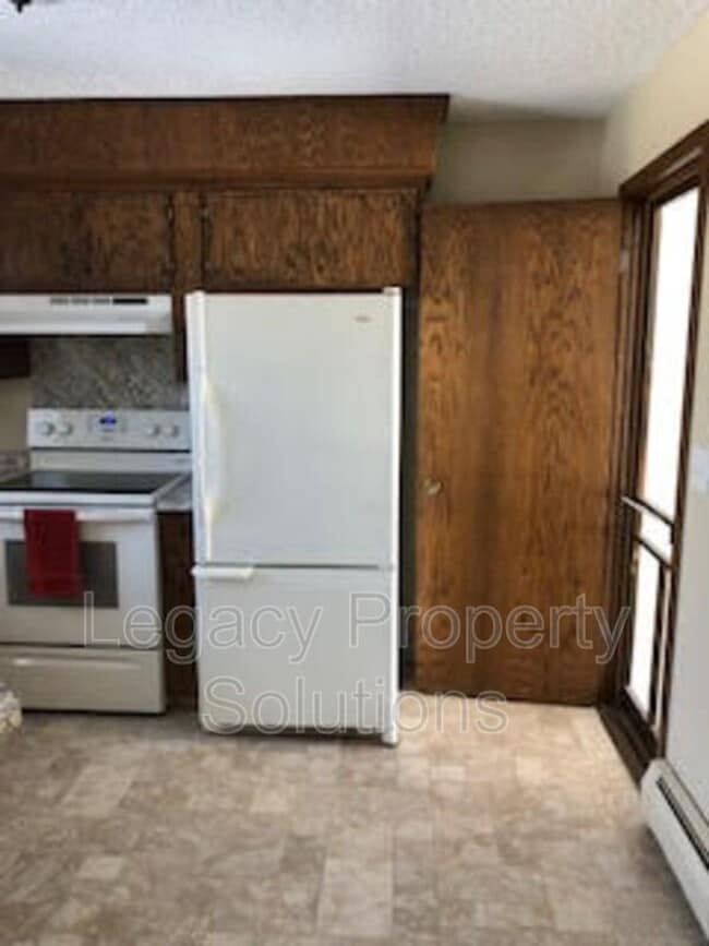 Building Photo - Modern Twin home in North Bismarck – Convenient Location & Comfortable Living!