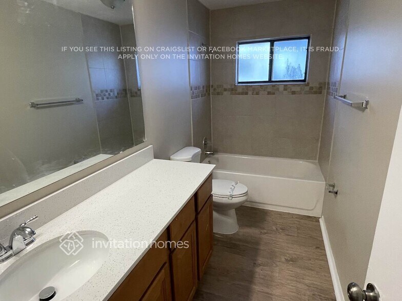 Building Photo - 524 Silvergate Loop