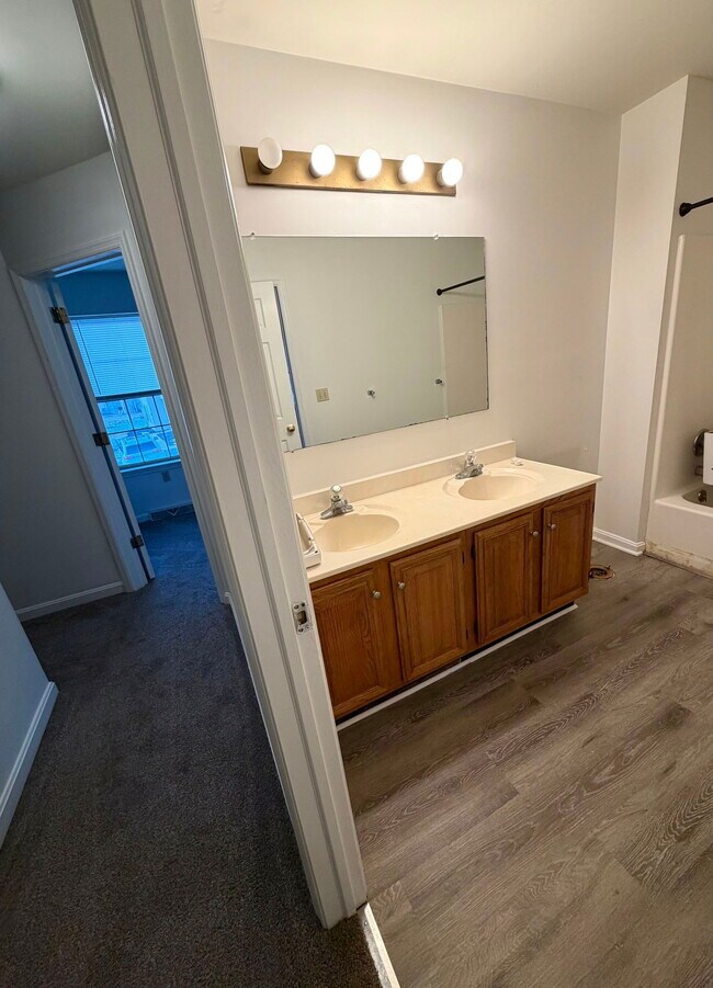 Building Photo - 170 Federal Way