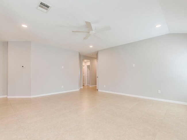 Building Photo - 141 Linden Ln