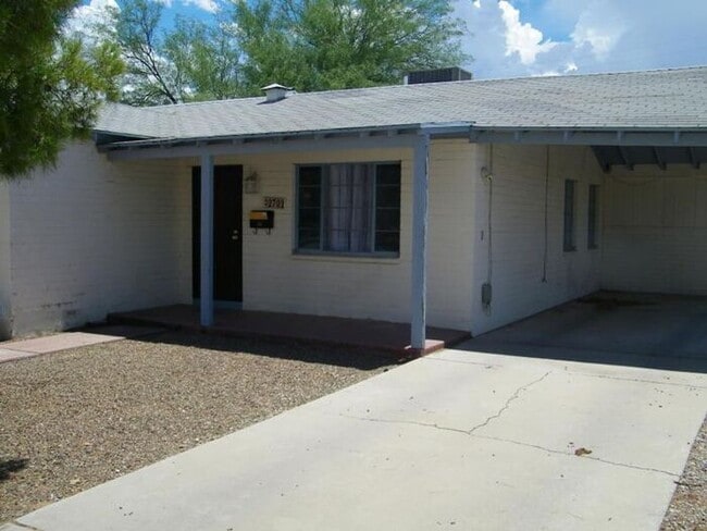 Building Photo - Charming Tucson 3-Bedroom Home with Spacious backyard
