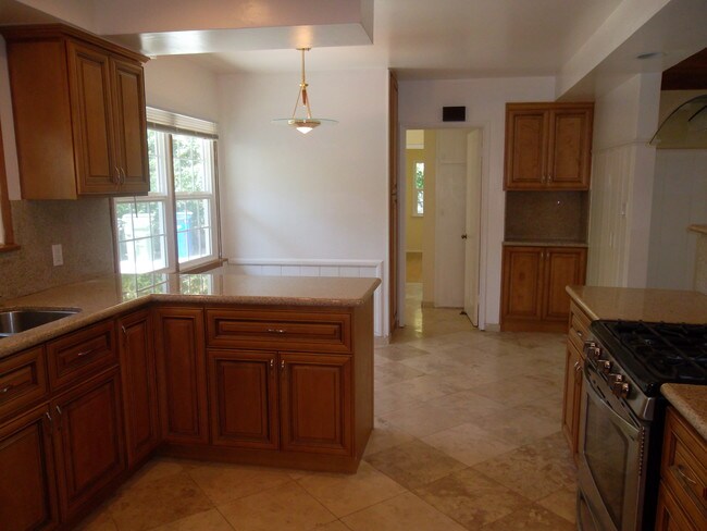 Building Photo - 3751 Stone Canyon Ave