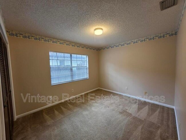 Building Photo - 4604 Landscape Dr