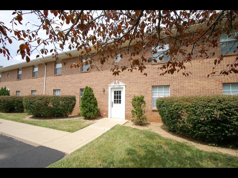 Hunter Ridge Apartments 250 N East St Plainfield IN 46168 Apartment