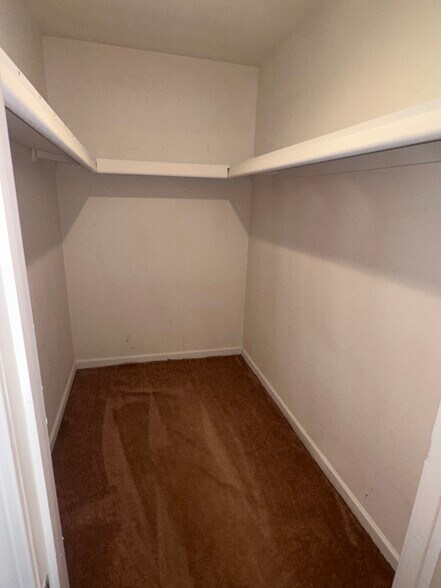 Building Photo - 2777 Davison Ave