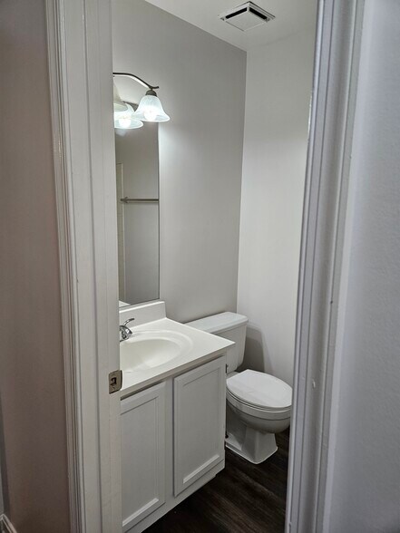 Building Photo - 2040 Alice Ave