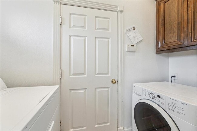 Building Photo - 1339 Parkway Ct