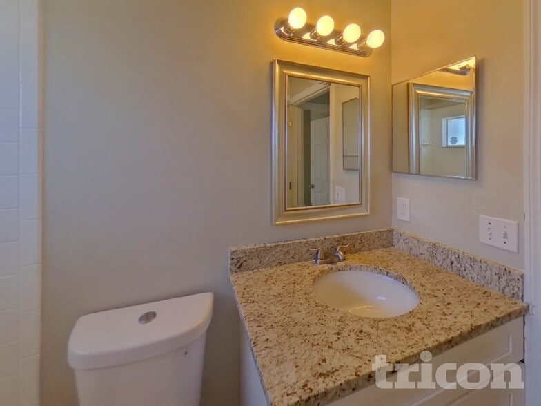 Building Photo - 248 Wescliff Dr