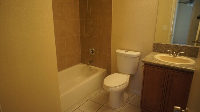 Building Photo - Charming 3Bed/2Bath/2Car residence with gated pool located in E. Las Vegas