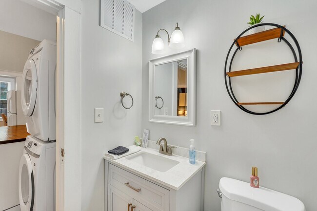 Building Photo - 307 W Waldburg Ln