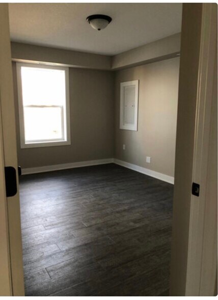 Bedroom - 84 Curtice St E