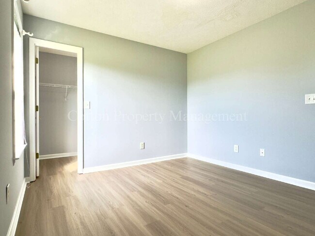 Building Photo - 3BR/2FB.$2300 per month