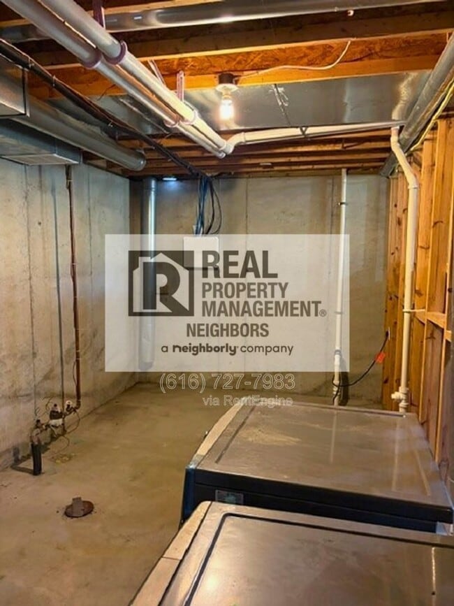 Building Photo - 1636 Northbend Dr NE