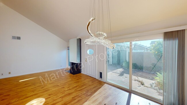 Building Photo - Beautiful 2 Bed/2 Bath Home in Irvine