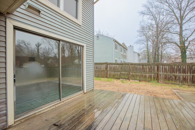 Building Photo - 11 Overlook Ct