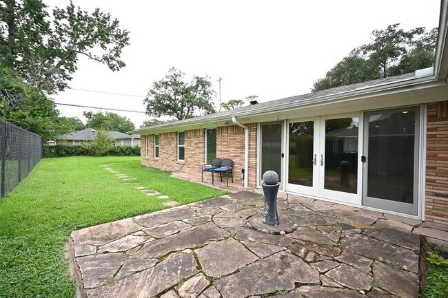 Building Photo - 2127 Lamonte Ln