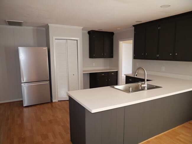 Building Photo - 8 Terrace Dr