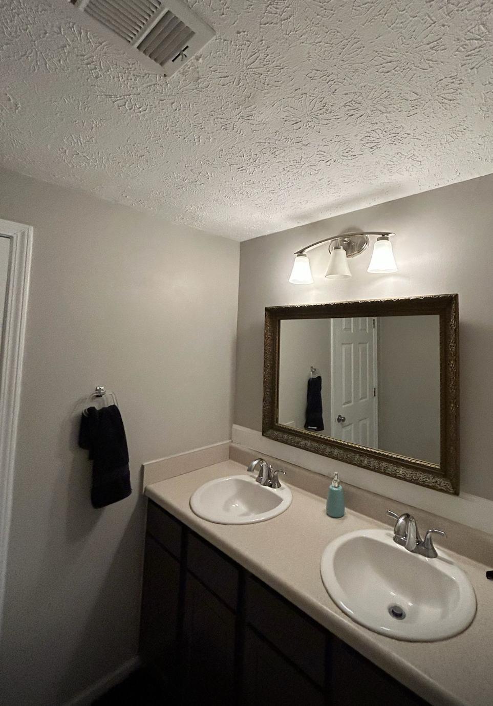 Shared bathroom - 4859 Post Oak Tritt Rd NE