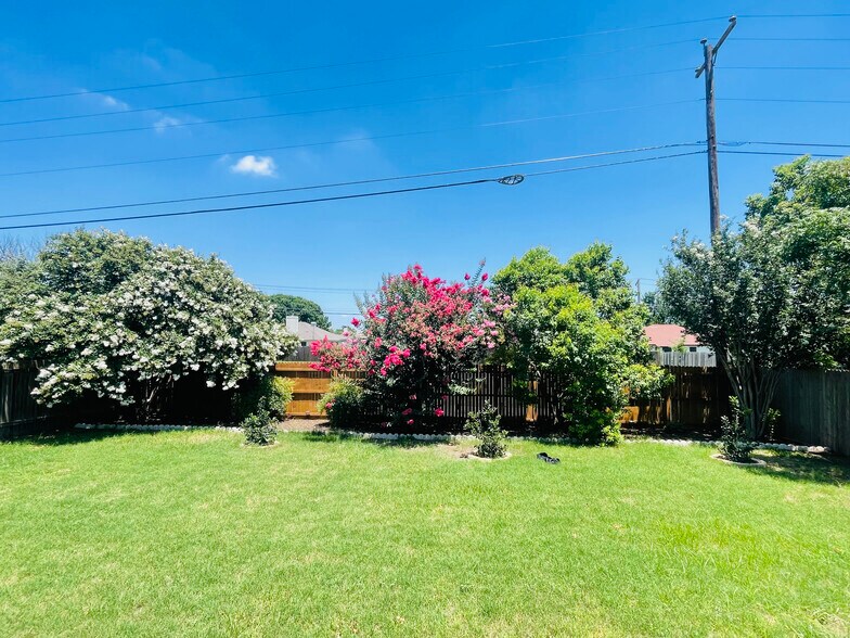 Building Photo - 116 Aguilar Dr