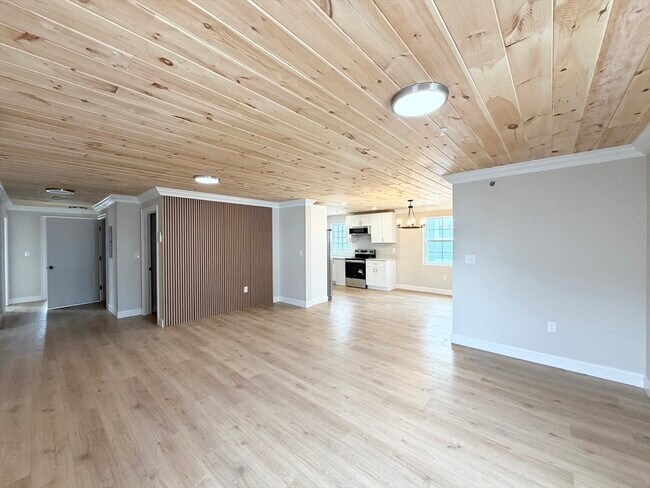 Building Photo - 3 1/2 Buffum St