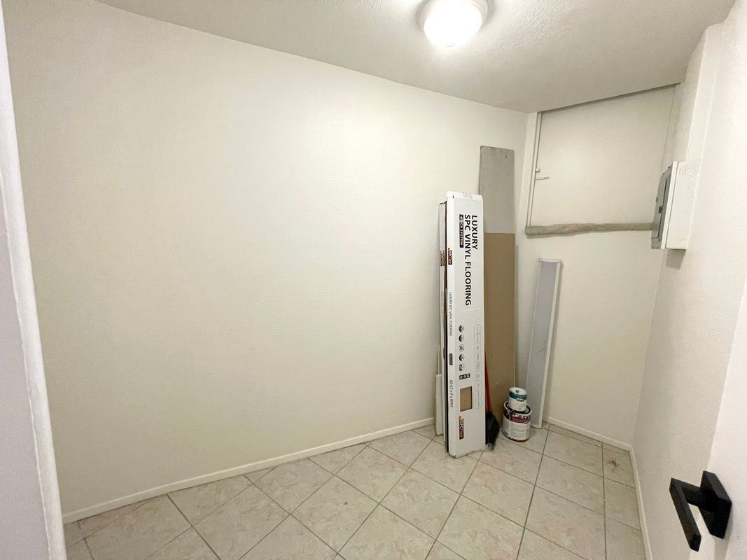 Building Photo - 3141 Hillview Dr N