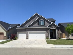 Building Photo - Newer construction home with open floor plan and nice upgrades. Clovis unified schools.