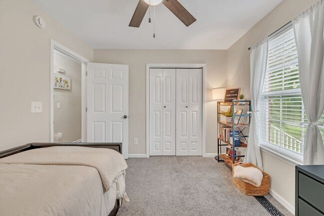 Building Photo - 2029 Sunday Silence Dr
