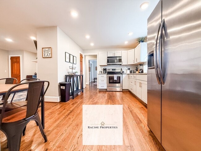 Building Photo - Furnished Two Bedroom Close to Downtown