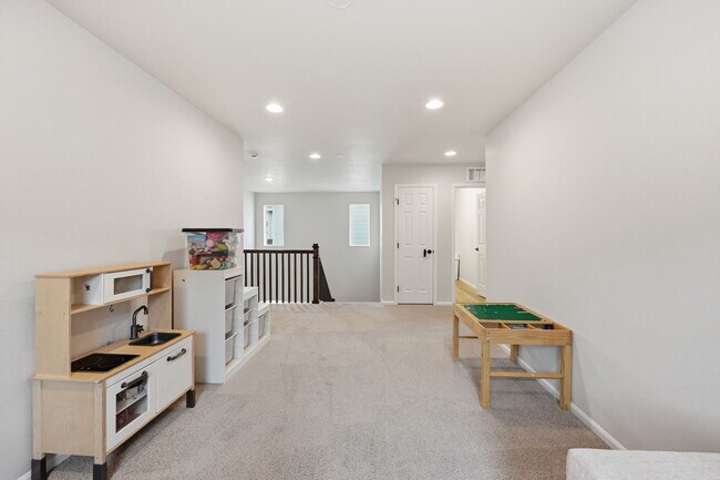 Building Photo - 5765 Mammoth Ln