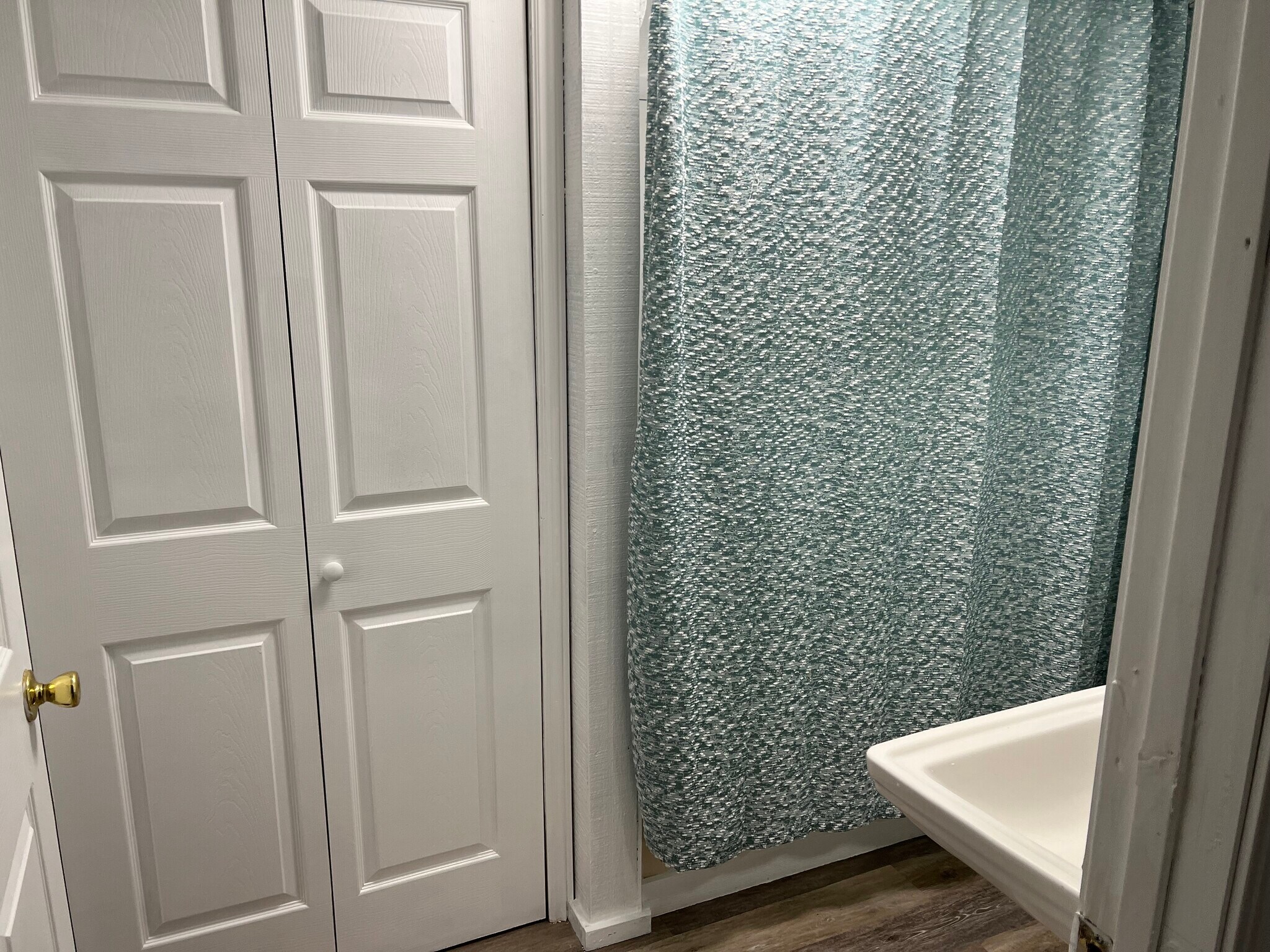 Bathroom - 1624 Armstrong Rd