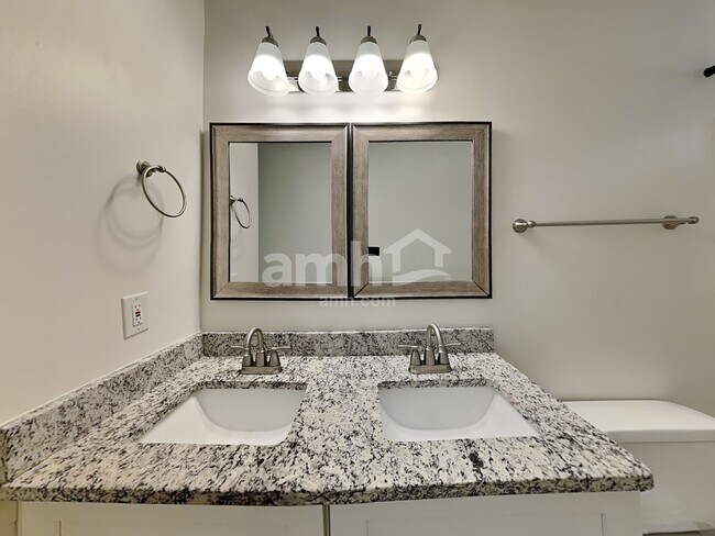 Building Photo - 2112 Coral Berry Ln