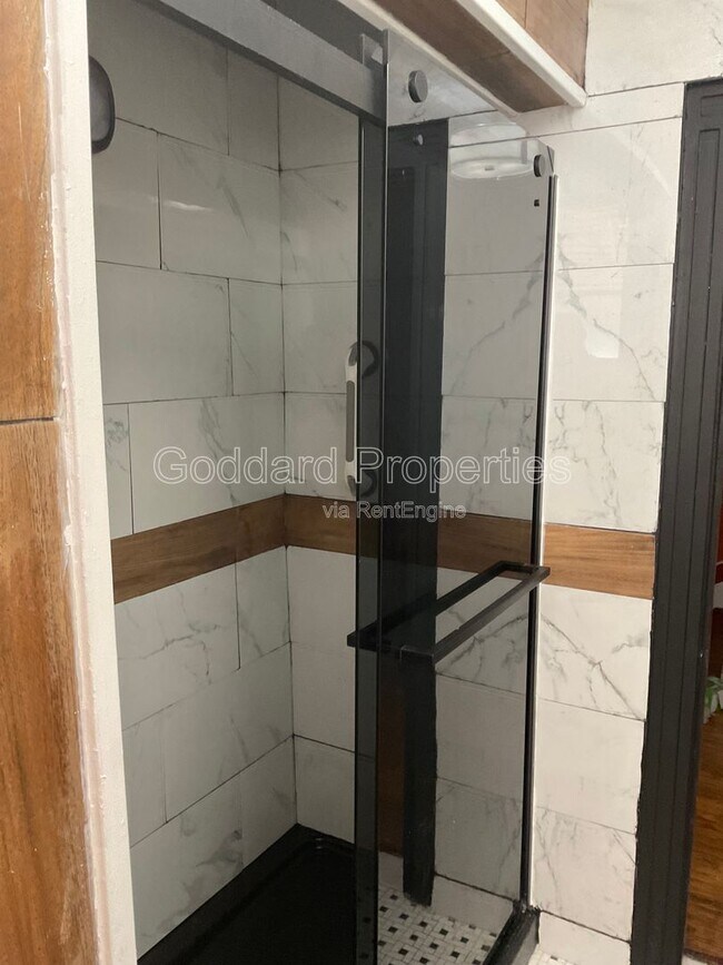 Building Photo - 4320 Sheldon Ave