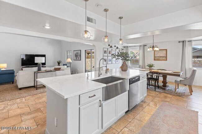 Building Photo - 14536 Shady River