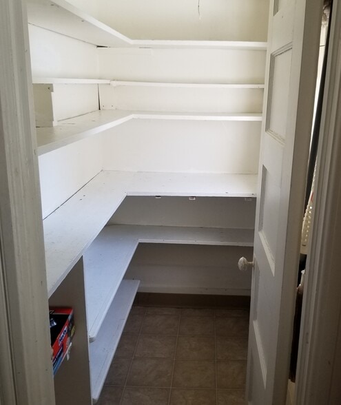 Pantry - 1428 Parkwood Blvd