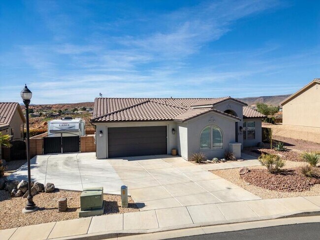 Building Photo - Brio Beauty! 3 Bedroom Home with View and RV Parking!