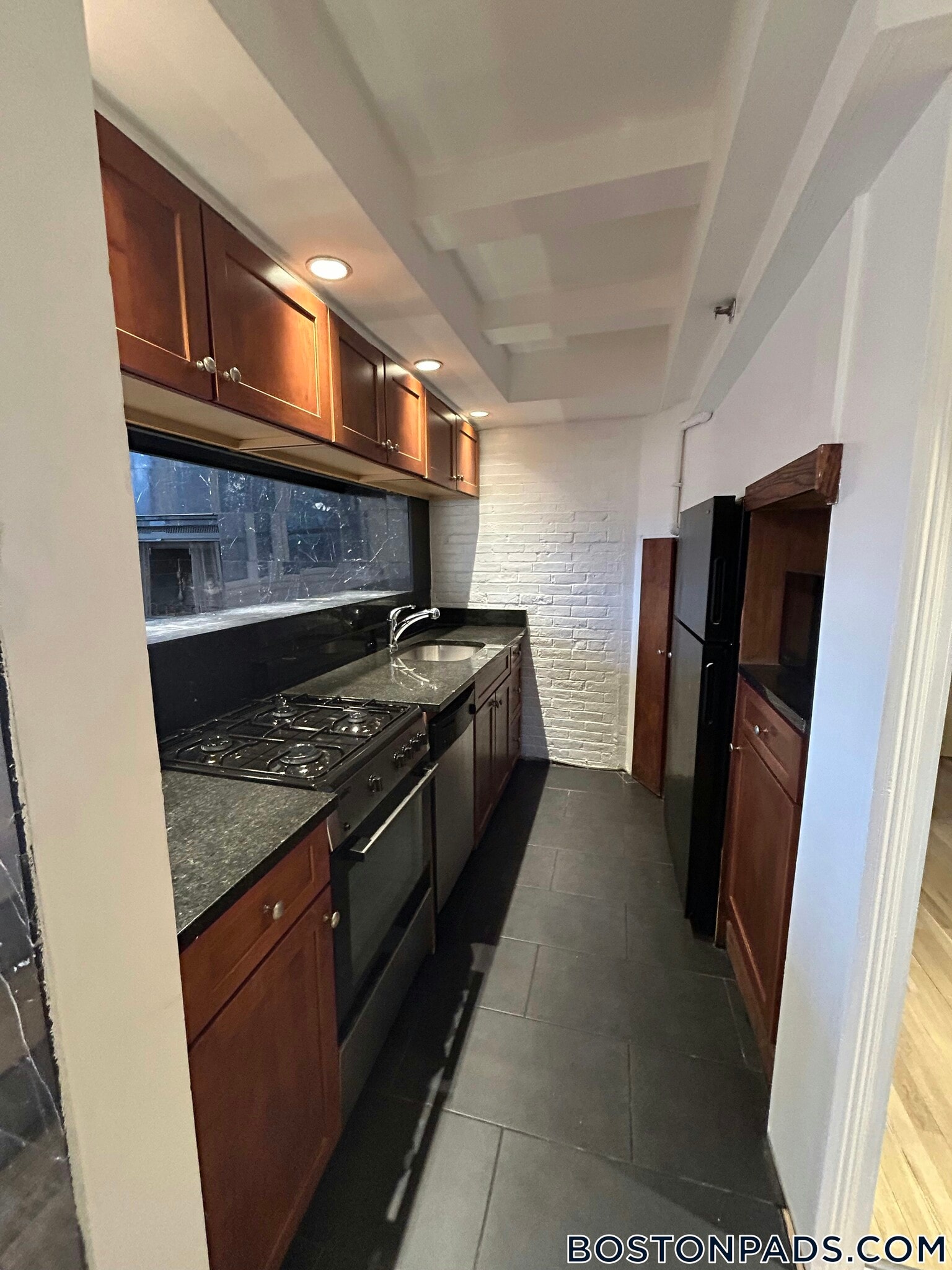 Building Photo - 113 Beacon St